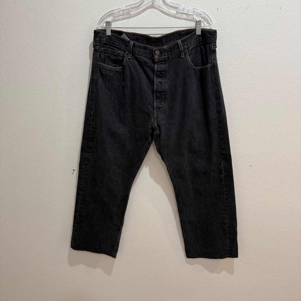 Levis 501 Original Fit Jeans Mens 38x32 Black Straight Leg Denim 00501-0226